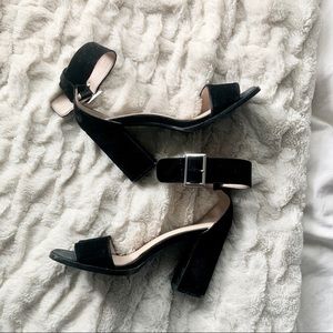 🛒 3/$15 - Black Suede Buckle Block Heels